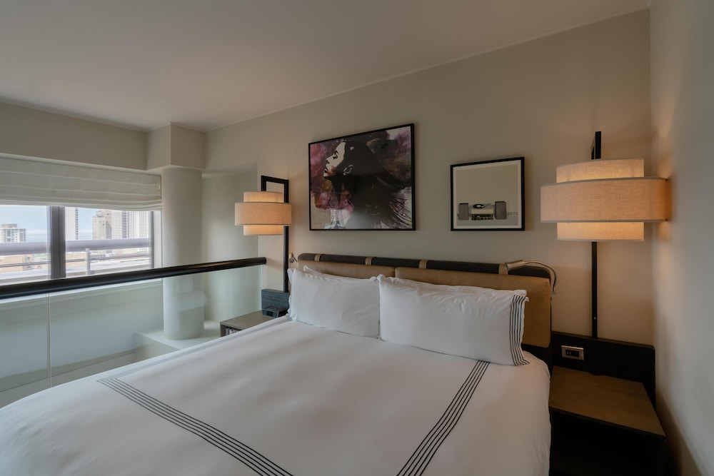 Thompson Chicago, by Hyatt — Hotel rooms in Chicago, Illinois