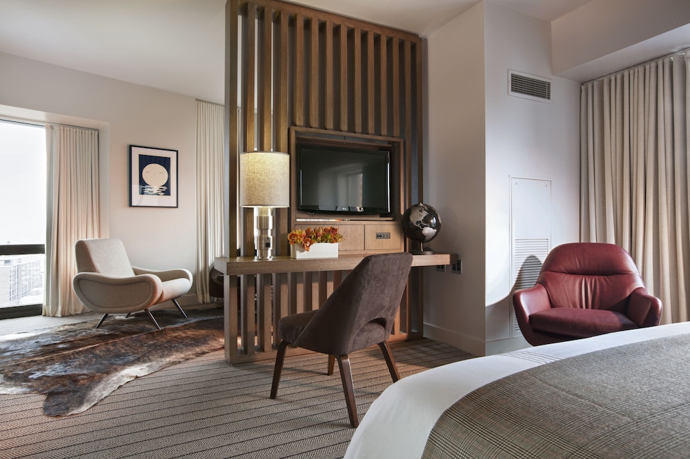Thompson Chicago, by Hyatt — Hotel rooms in Chicago, Illinois