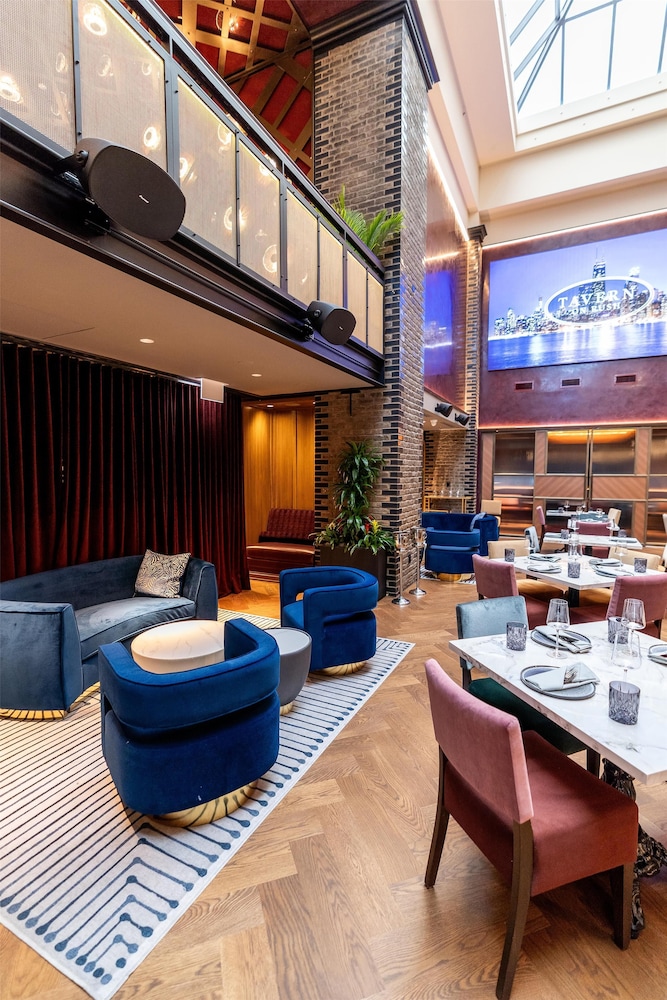 Thompson Chicago, by Hyatt — Restaurant & bars in Chicago, Illinois