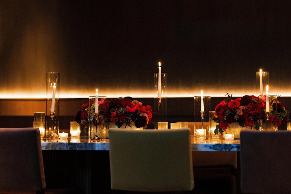 Thompson Chicago, by Hyatt — Restaurant & bars in Chicago, Illinois