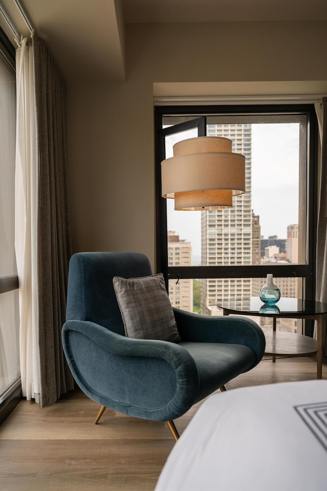 Thompson Chicago, by Hyatt — Hotel rooms in Chicago, Illinois