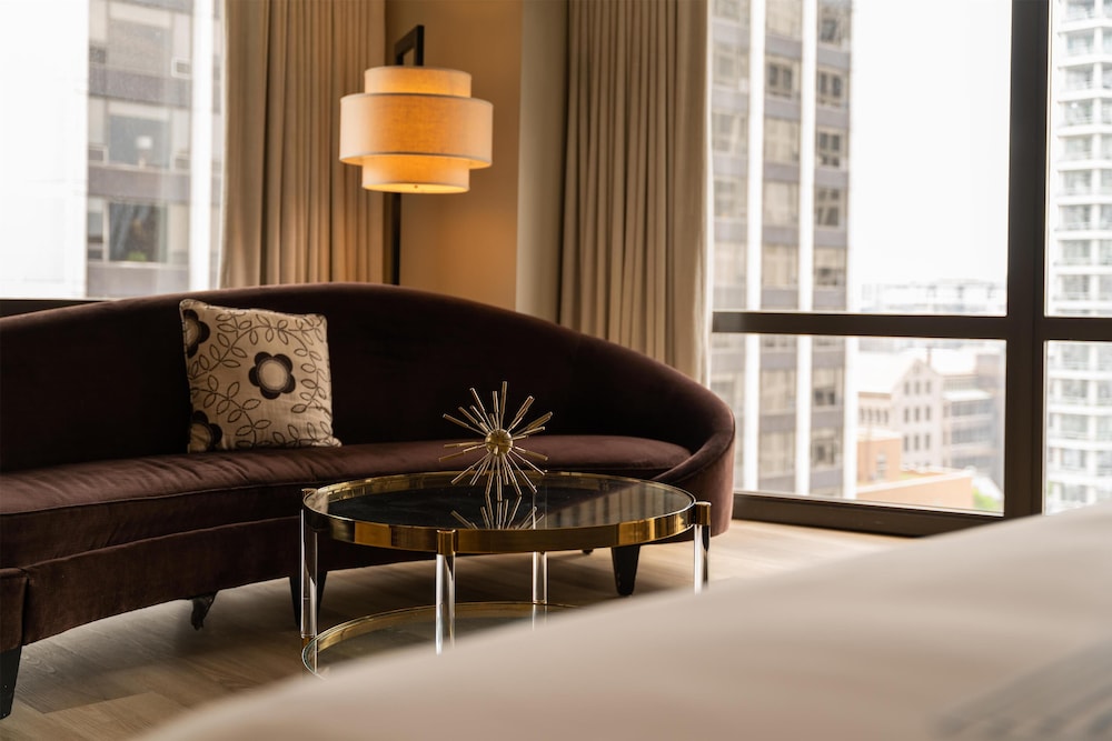 Thompson Chicago, by Hyatt — Hotel rooms in Chicago, Illinois