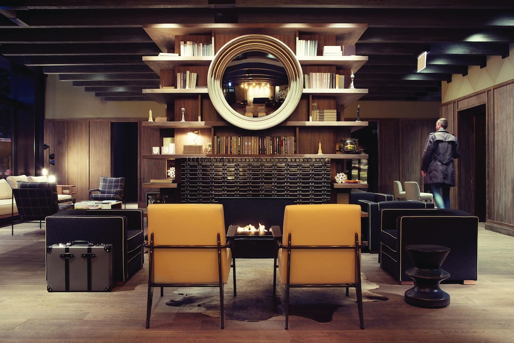 Thompson Chicago, by Hyatt — Restaurant & bars in Chicago, Illinois