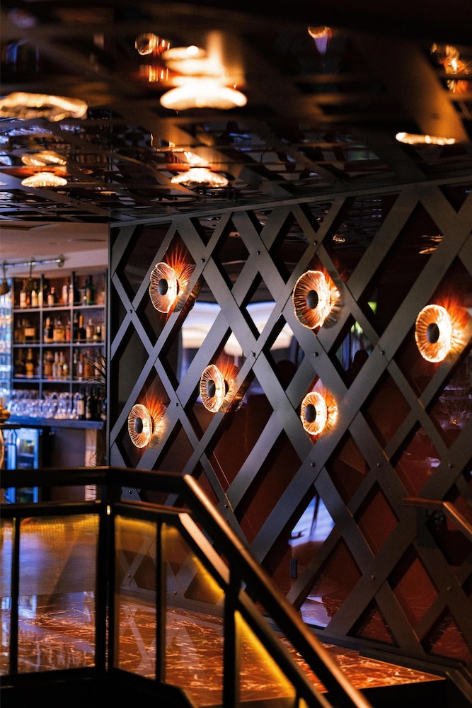 Thompson Chicago, by Hyatt — Restaurant & bars in Chicago, Illinois