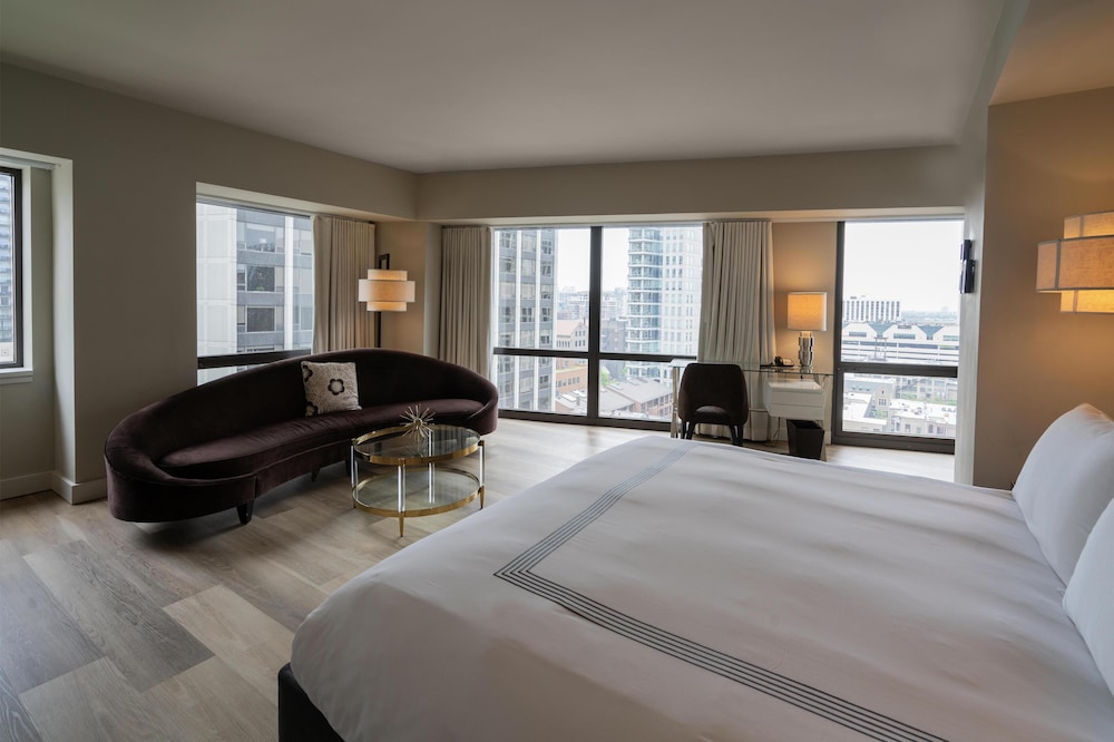 Thompson Chicago, by Hyatt — Hotel rooms in Chicago, Illinois