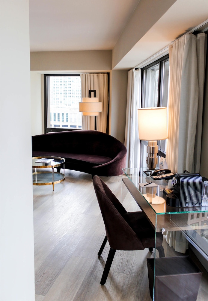 Thompson Chicago, by Hyatt — Hotel rooms in Chicago, Illinois