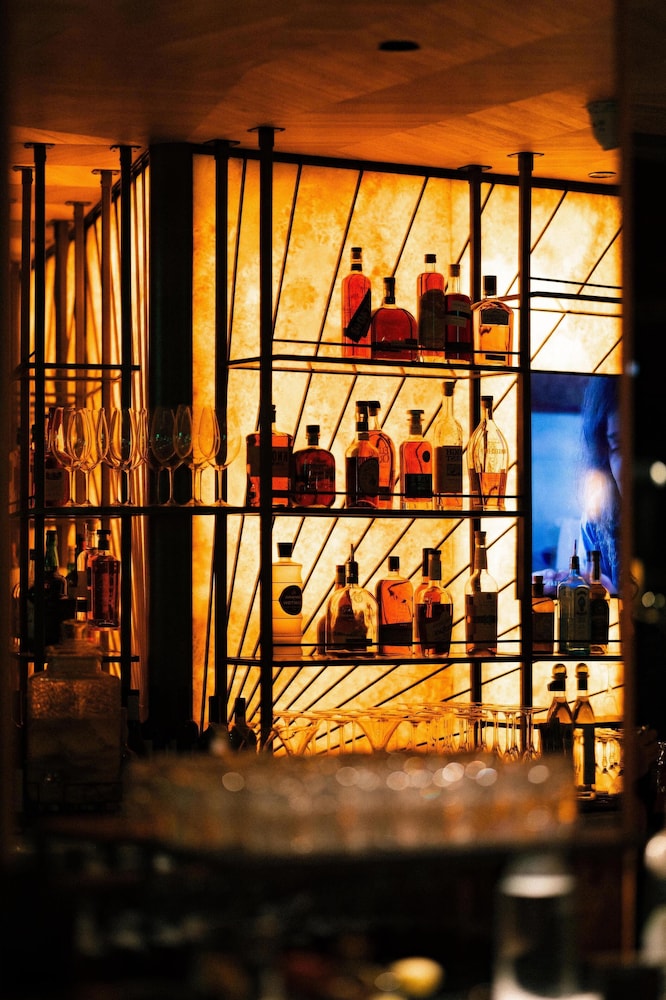 Thompson Chicago, by Hyatt — Restaurant & bars in Chicago, Illinois