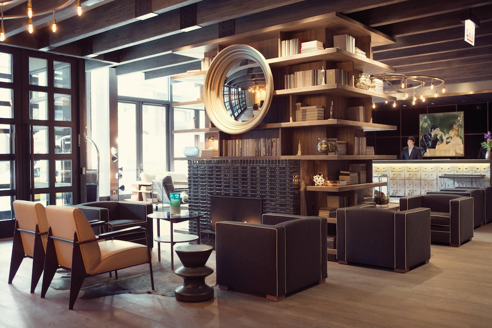 Thompson Chicago, by Hyatt — Restaurant & bars in Chicago, Illinois