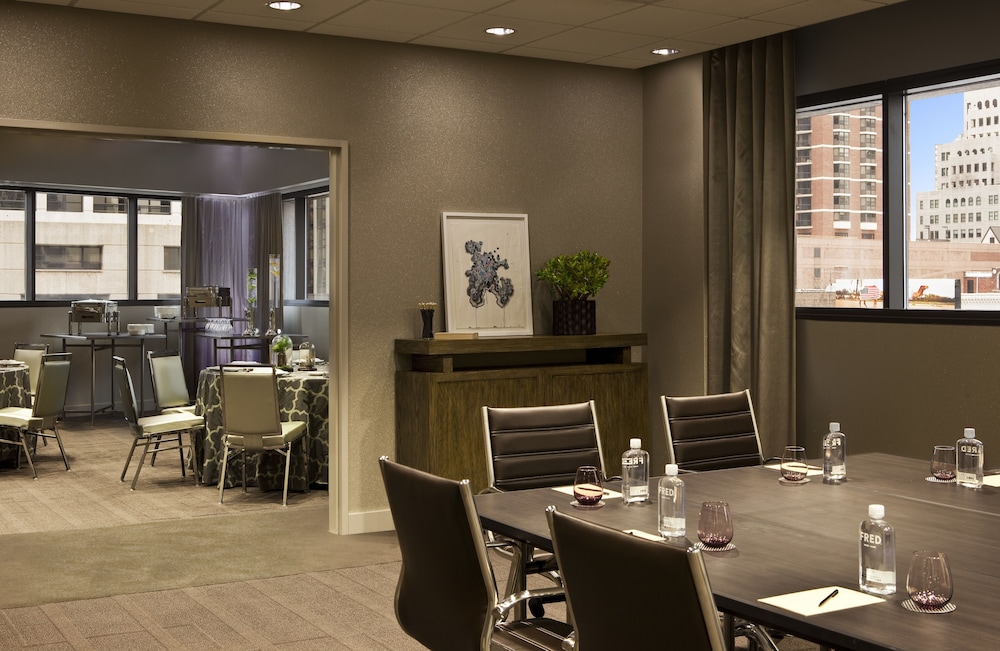Thompson Chicago, by Hyatt — Restaurant & bars in Chicago, Illinois
