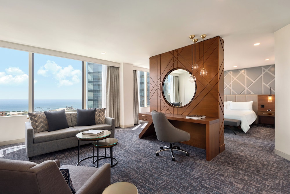 Swissotel - Chicago — Hotel rooms in Chicago, Illinois