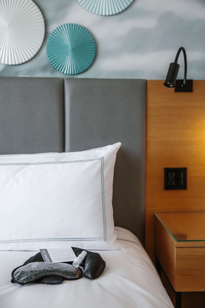 Swissotel - Chicago — Hotel rooms in Chicago, Illinois