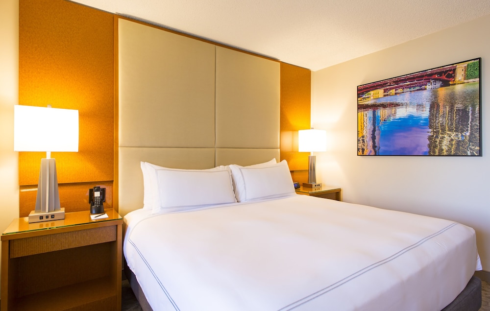 Swissotel - Chicago — Hotel rooms in Chicago, Illinois