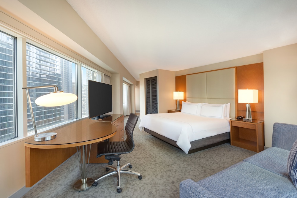 Swissotel - Chicago — Hotel rooms in Chicago, Illinois