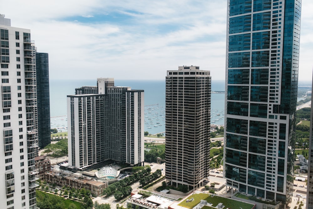 Swissotel - Chicago — Hotel building in Chicago, Illinois