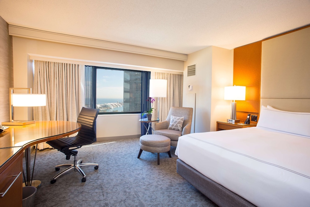 Swissotel - Chicago — Hotel rooms in Chicago, Illinois