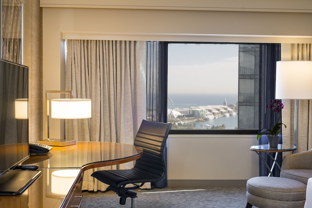 Swissotel - Chicago — Hotel rooms in Chicago, Illinois