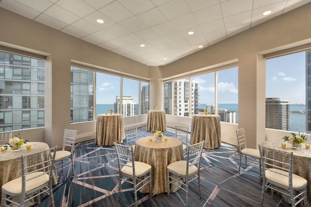 Swissotel - Chicago — Hotel building in Chicago, Illinois