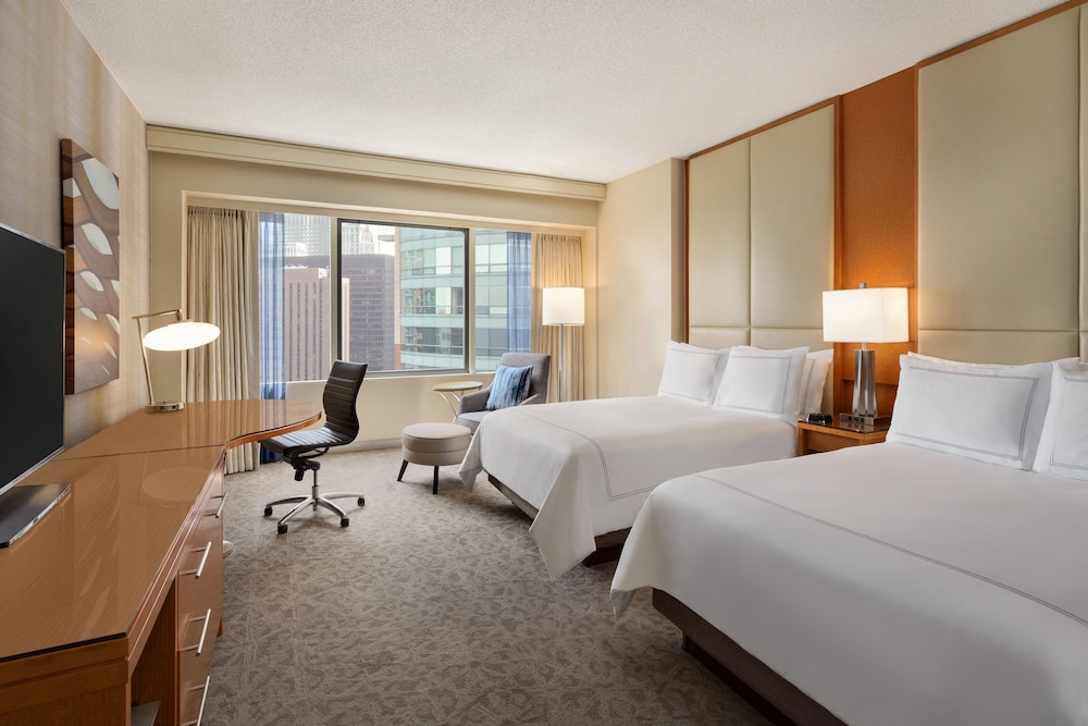 Swissotel - Chicago — Hotel rooms in Chicago, Illinois