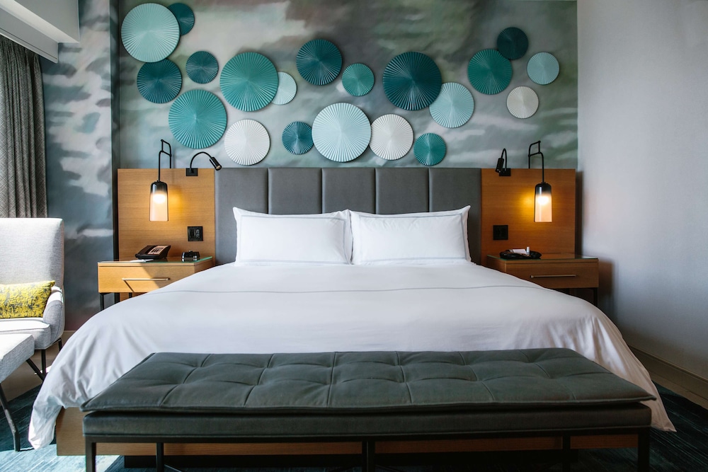 Swissotel - Chicago — Hotel rooms in Chicago, Illinois