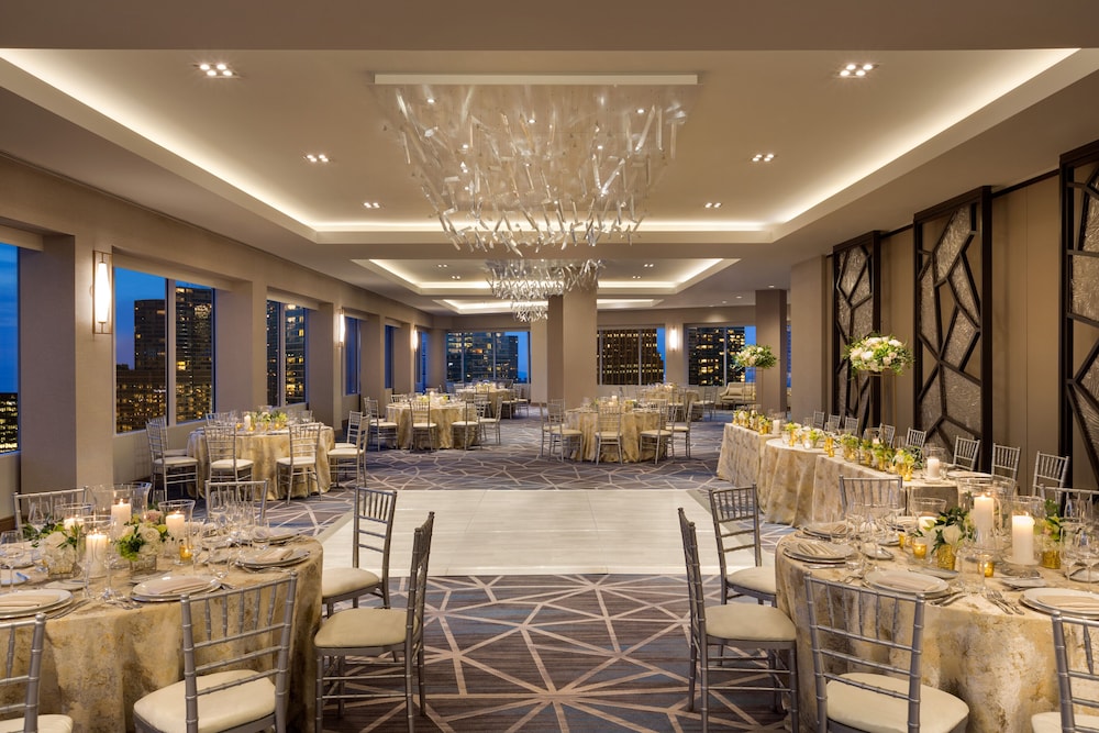 Swissotel - Chicago — Hotel building in Chicago, Illinois