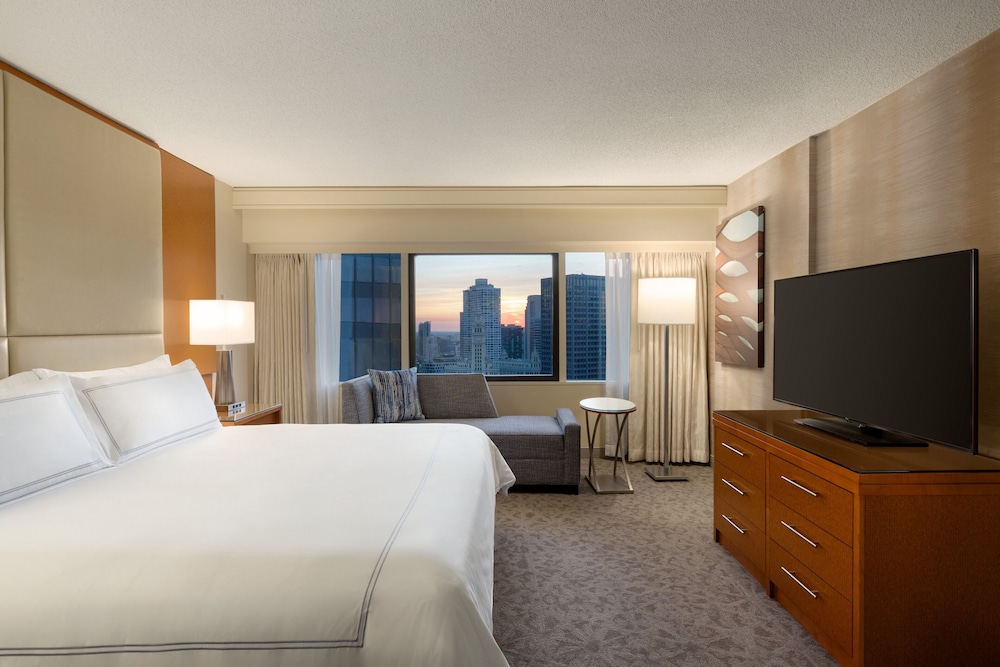 Swissotel - Chicago — Hotel rooms in Chicago, Illinois