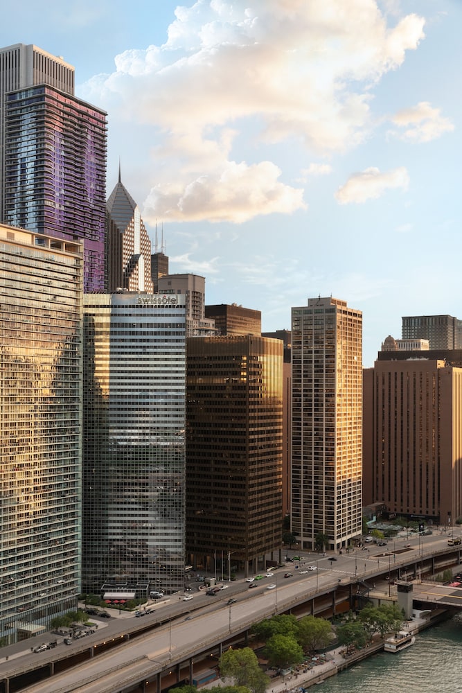 Swissotel - Chicago — Hotel building in Chicago, Illinois