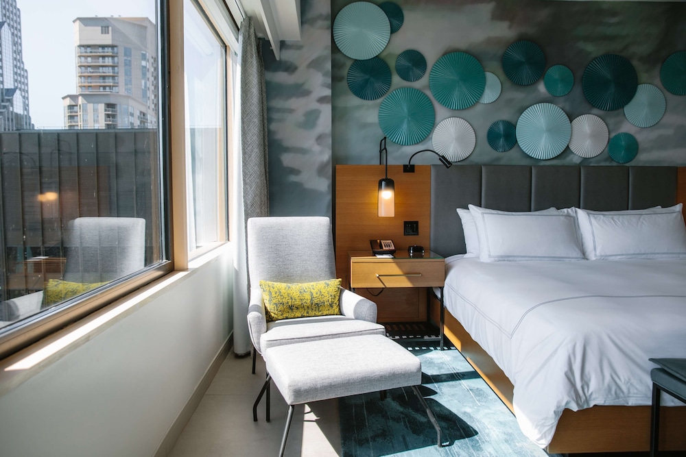 Swissotel - Chicago — Hotel rooms in Chicago, Illinois