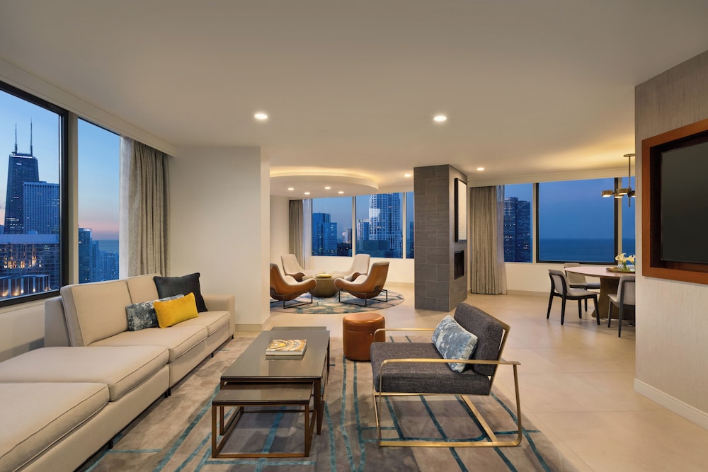 Swissotel - Chicago — Hotel rooms in Chicago, Illinois