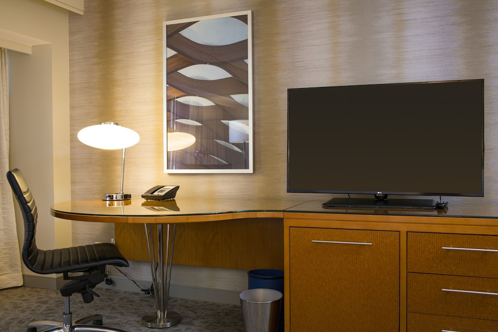 Swissotel - Chicago — Hotel rooms in Chicago, Illinois