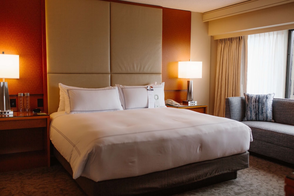 Swissotel - Chicago — Hotel rooms in Chicago, Illinois