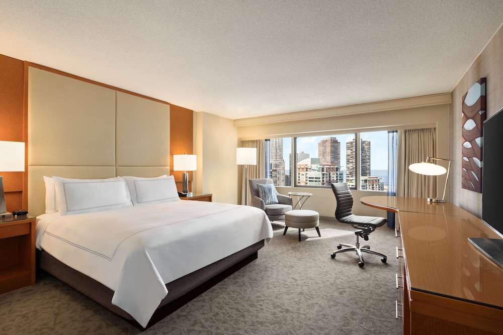 Swissotel - Chicago — Hotel rooms in Chicago, Illinois