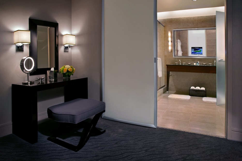 Trump International Hotel & Tower Chicago — Hotel rooms in Chicago, Illinois