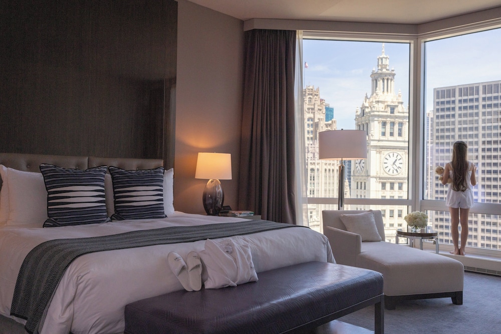 Trump International Hotel & Tower Chicago — Hotel rooms in Chicago, Illinois