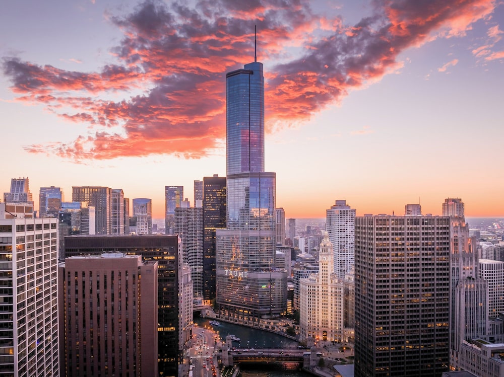 Trump International Hotel & Tower Chicago — Attractions in the area in Chicago, Illinois