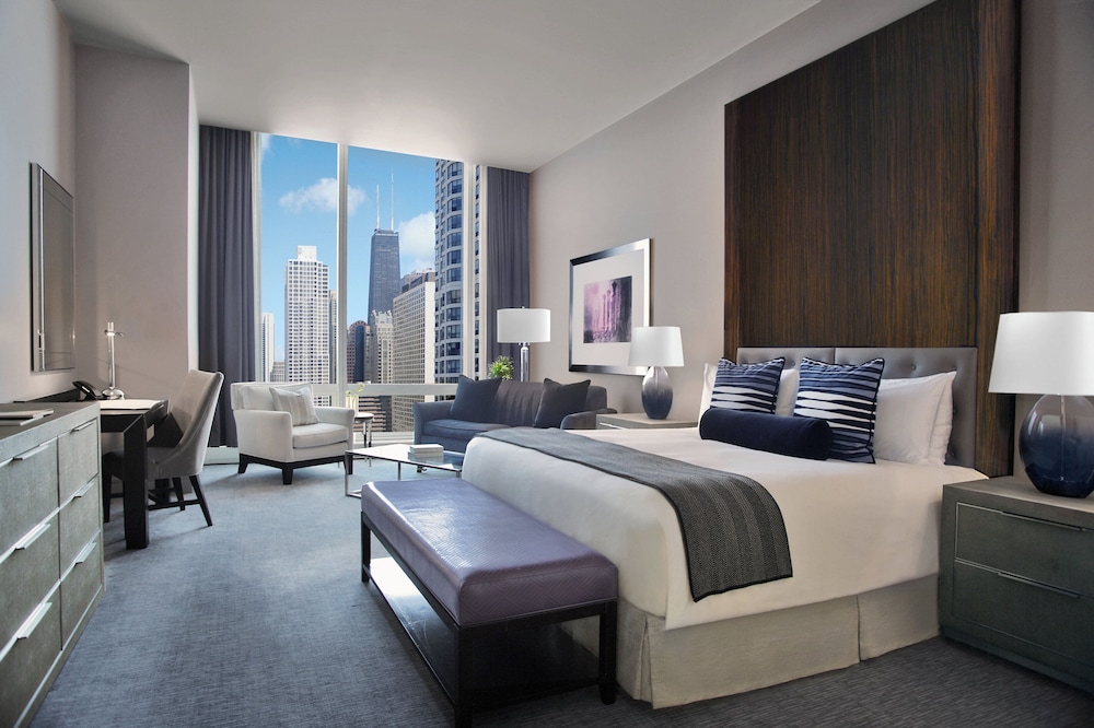 Trump International Hotel & Tower Chicago — Hotel rooms in Chicago, Illinois