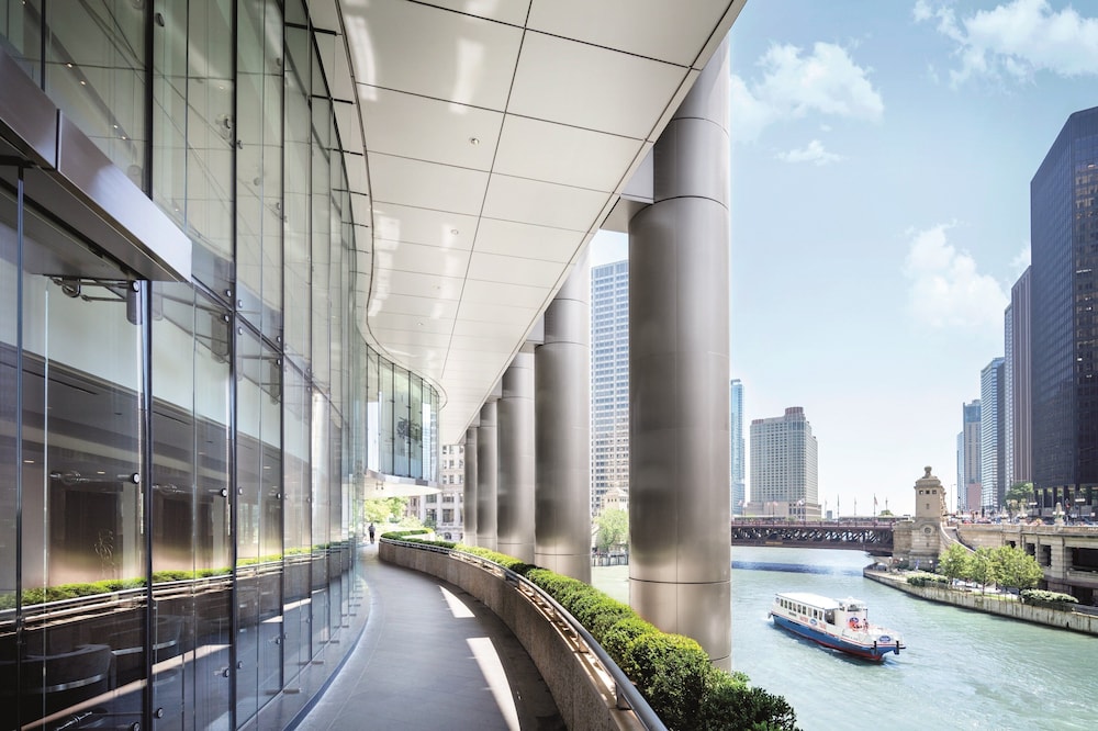 Trump International Hotel & Tower Chicago — Attractions in the area in Chicago, Illinois