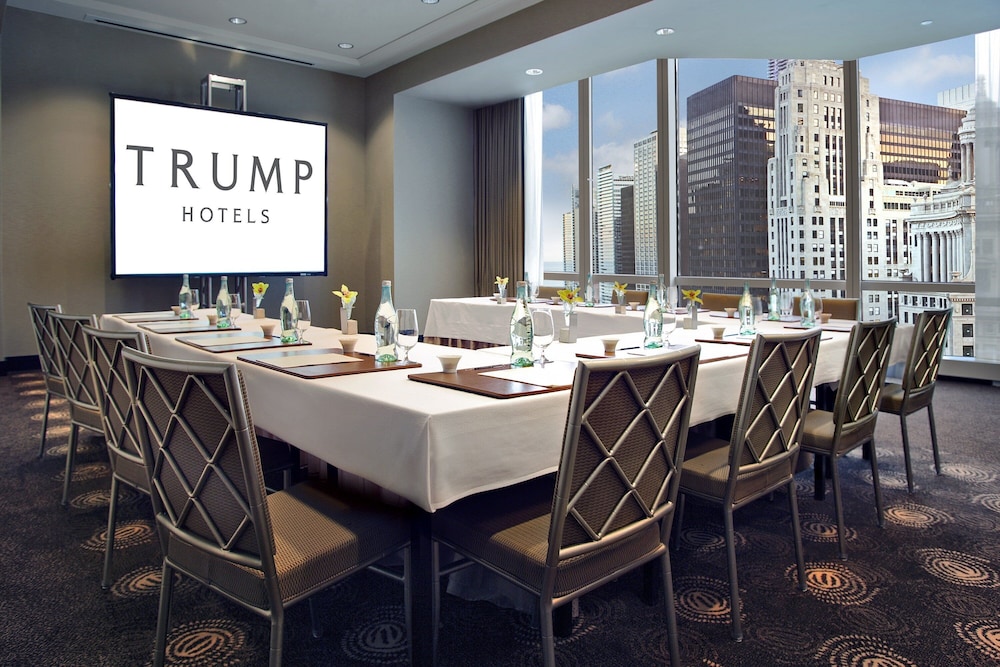 Trump International Hotel & Tower Chicago — Restaurant & bars in Chicago, Illinois