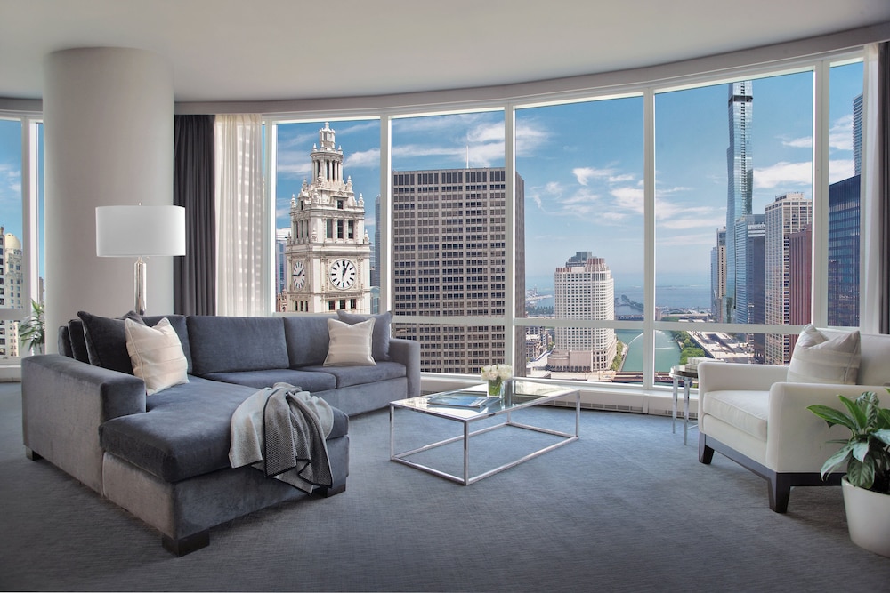 Trump International Hotel & Tower Chicago — Hotel rooms in Chicago, Illinois