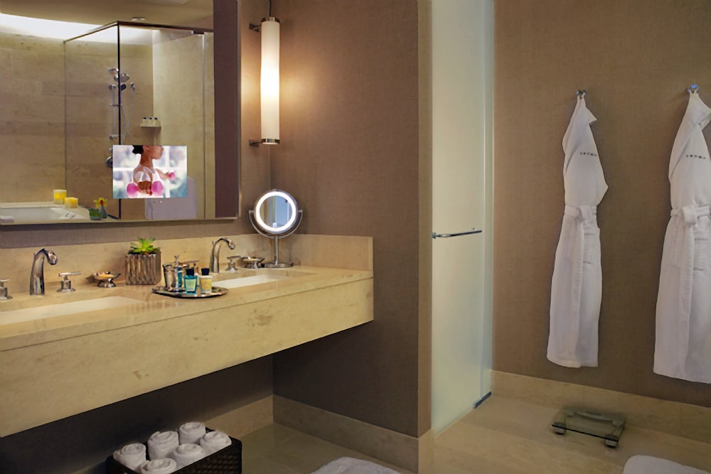 Trump International Hotel & Tower Chicago — Hotel rooms in Chicago, Illinois