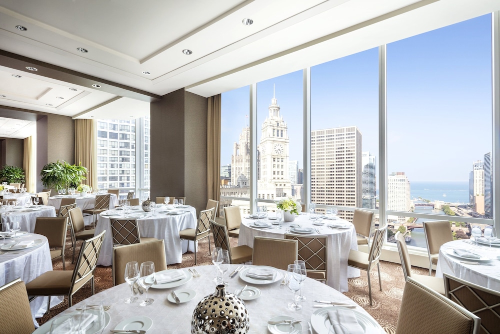 Trump International Hotel & Tower Chicago — Restaurant & bars in Chicago, Illinois