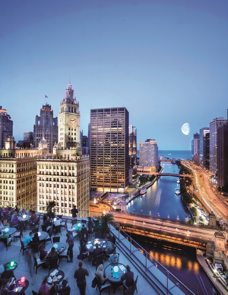 Trump International Hotel & Tower Chicago — Attractions in the area in Chicago, Illinois
