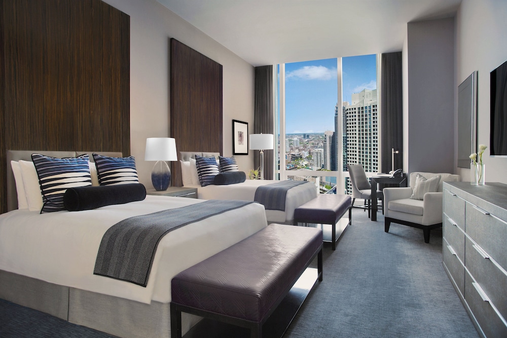 Trump International Hotel & Tower Chicago — Hotel rooms in Chicago, Illinois