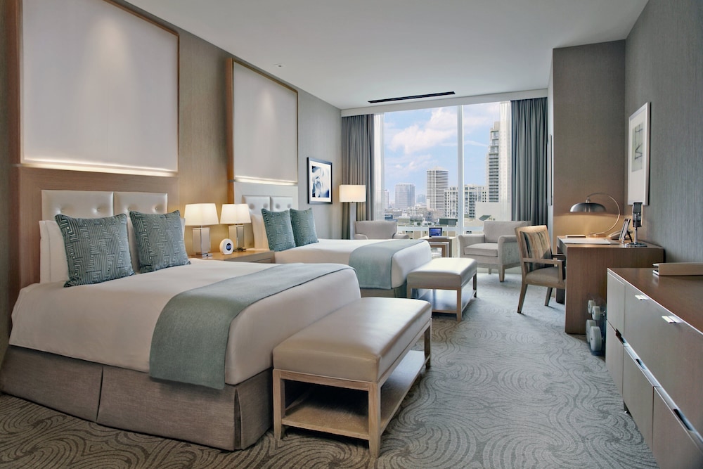 Trump International Hotel & Tower Chicago — Hotel rooms in Chicago, Illinois
