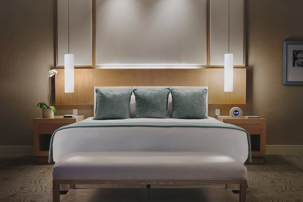 Trump International Hotel & Tower Chicago — Hotel rooms in Chicago, Illinois