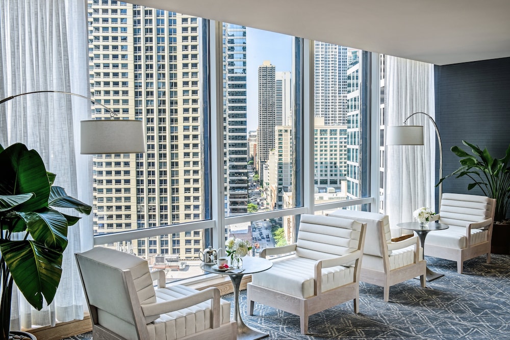 Trump International Hotel & Tower Chicago — Hotel rooms in Chicago, Illinois