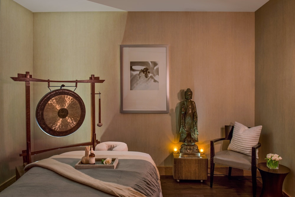 Trump International Hotel & Tower Chicago — Hotel rooms in Chicago, Illinois