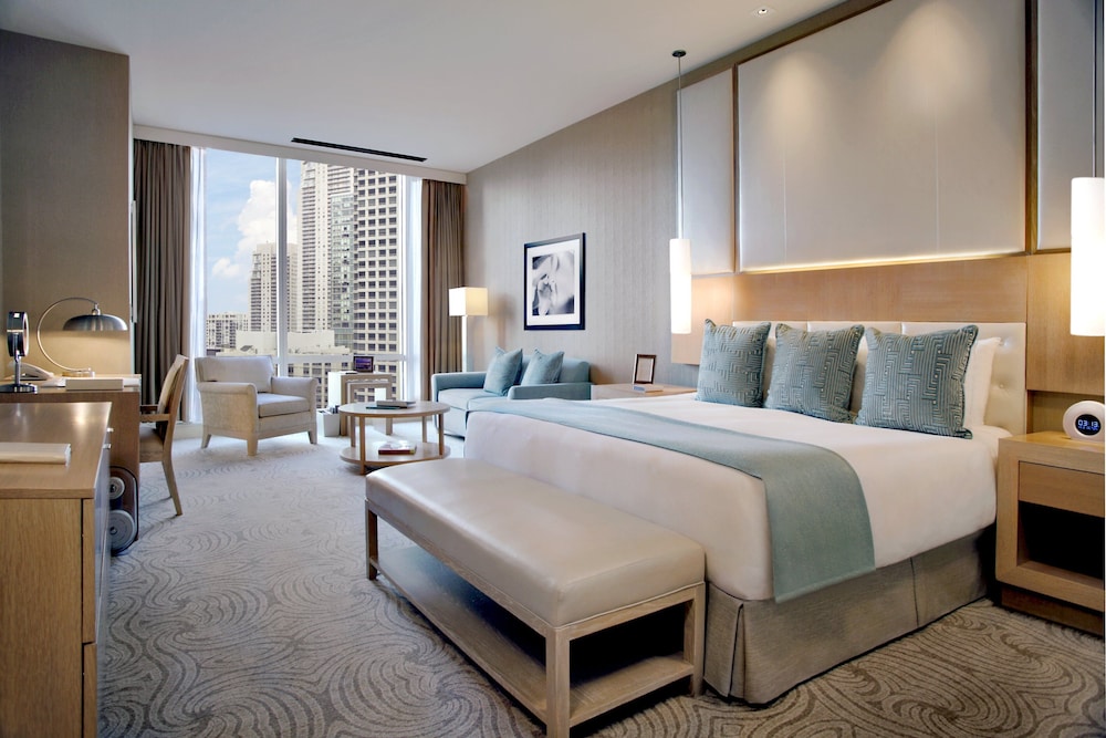 Trump International Hotel & Tower Chicago — Hotel rooms in Chicago, Illinois