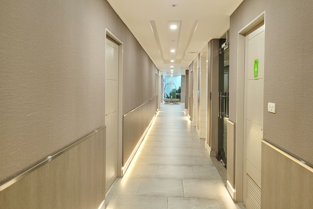 Citin Pratunam Bangkok Hotel by Compass Hospitality — Hotel building in Bangkok, Bangkok