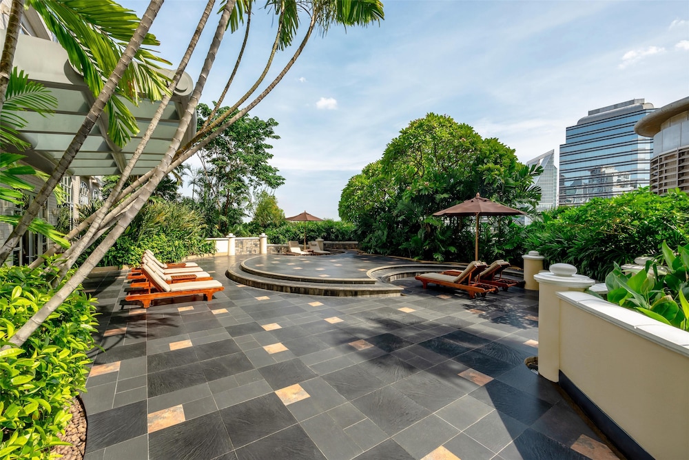 Conrad Bangkok — Swimming pool in Bangkok, Bangkok
