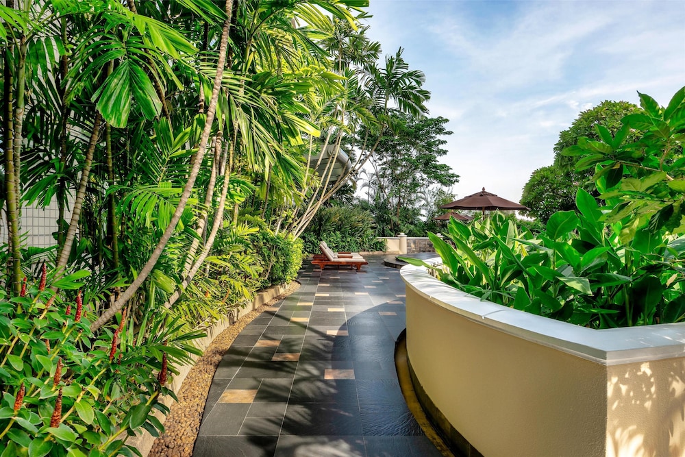 Conrad Bangkok — Swimming pool in Bangkok, Bangkok